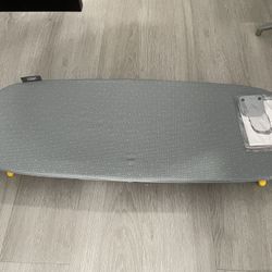 oseph Joseph Tabla de planchar plegable de bolsillo con soporte para plancha y montaje en pared, compacta para ahorro de espacio, Gris/Amarillo