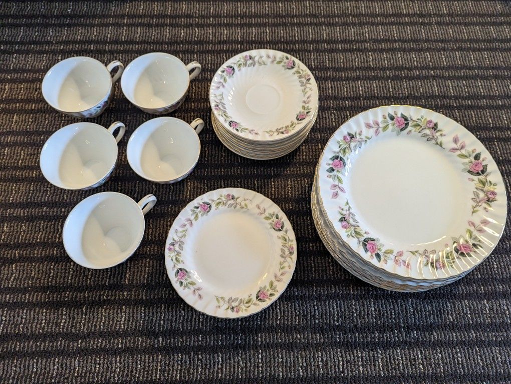 Vintage Creative Fine China Plate Set