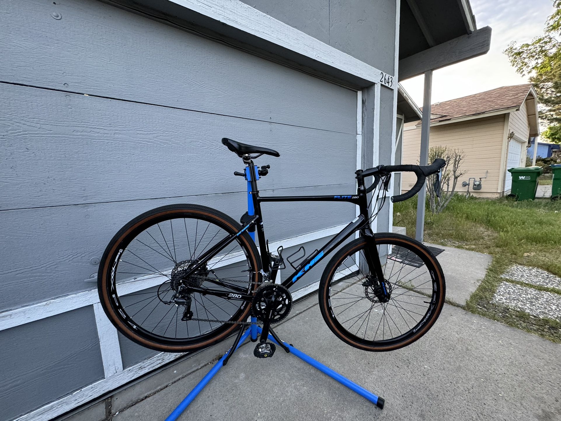 Gravel / Road bike