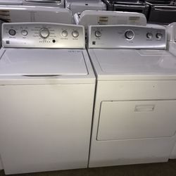 Kenmore Washer And Dryer Set In White 