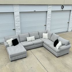 LIKE NEW🤩LIVING SPACES GRAY SECTIONAL COUCH🛋️FREE DELIVERY 🚚‼️
