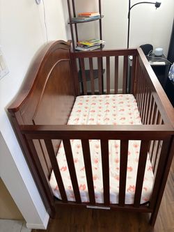Crib plus breathable mattress (Newton)