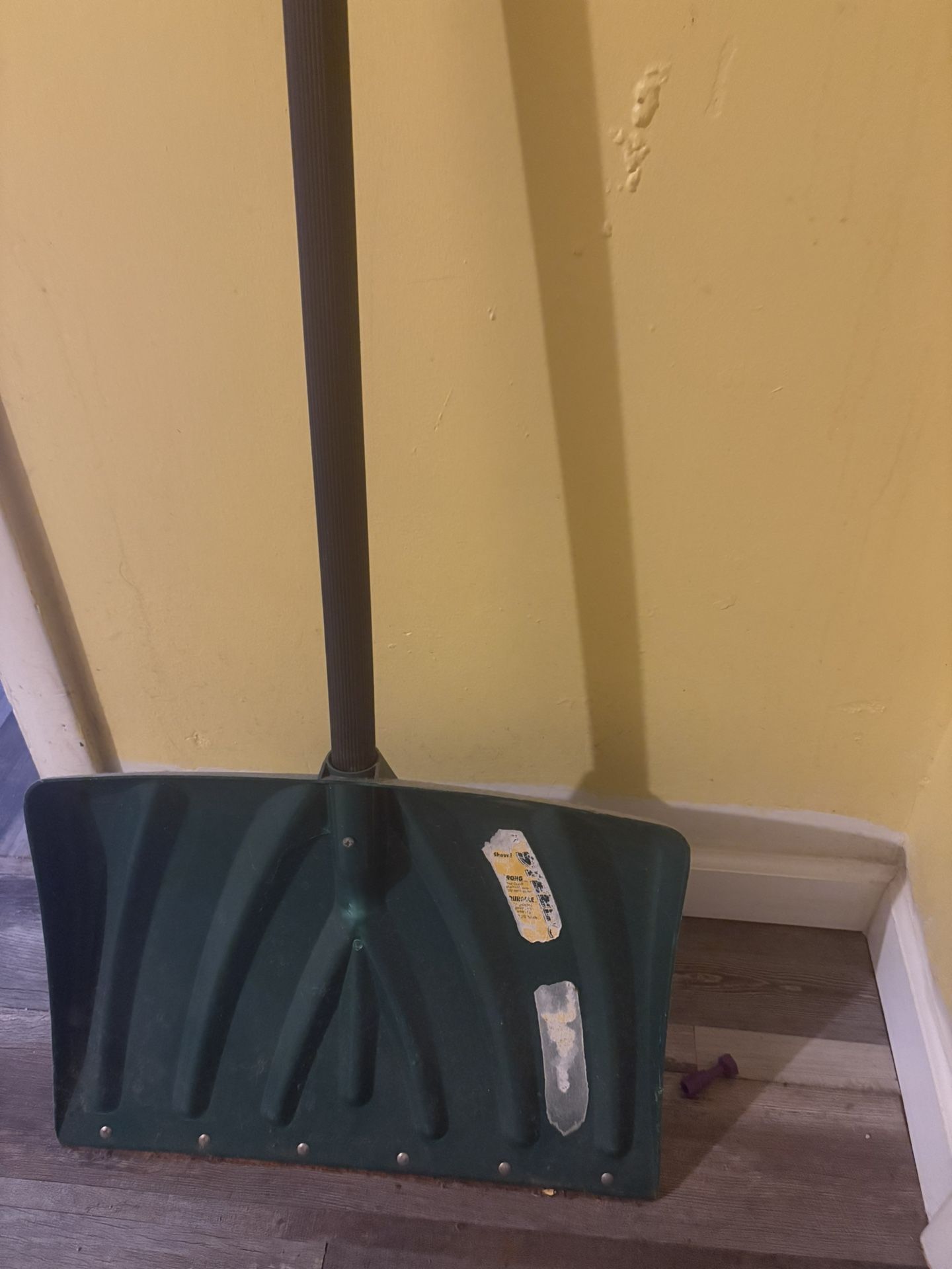 Shovel / 8.00 - Pick Up / Like New