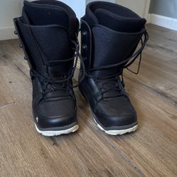 men’s size 8.5/9 element snow board boots( willing to negotiate)