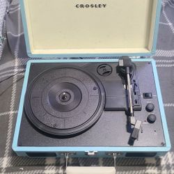 Crosley Suitcase Turntable
