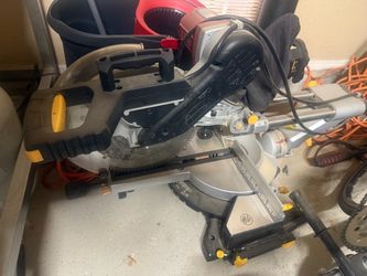 DeWalt Sliding Compound Miter Saw