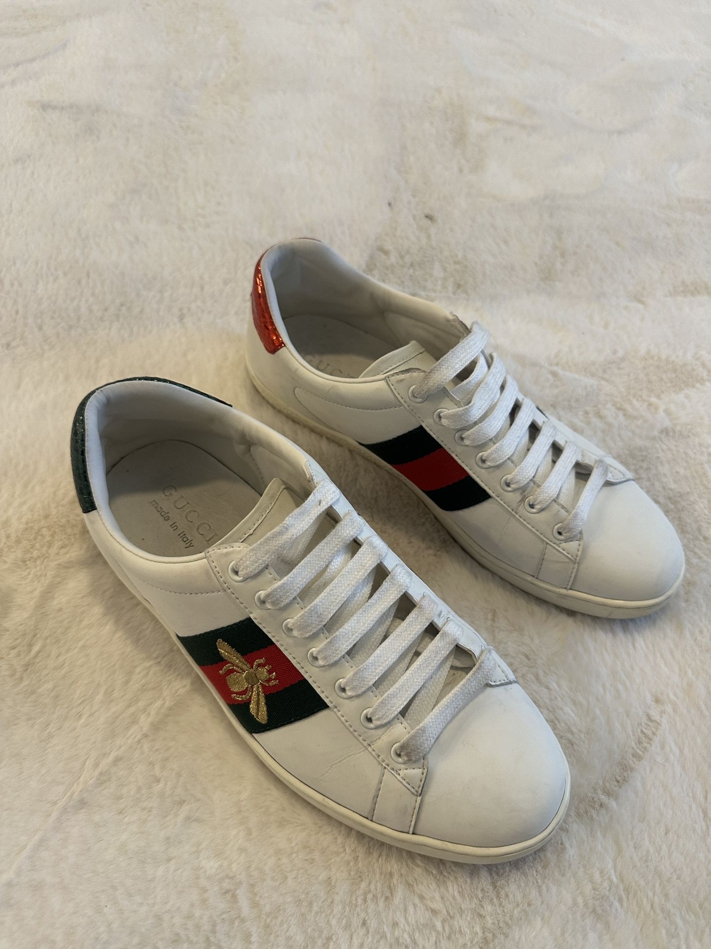 Gucci Ace Sneakers – Classic Bee Embroidery 🐝