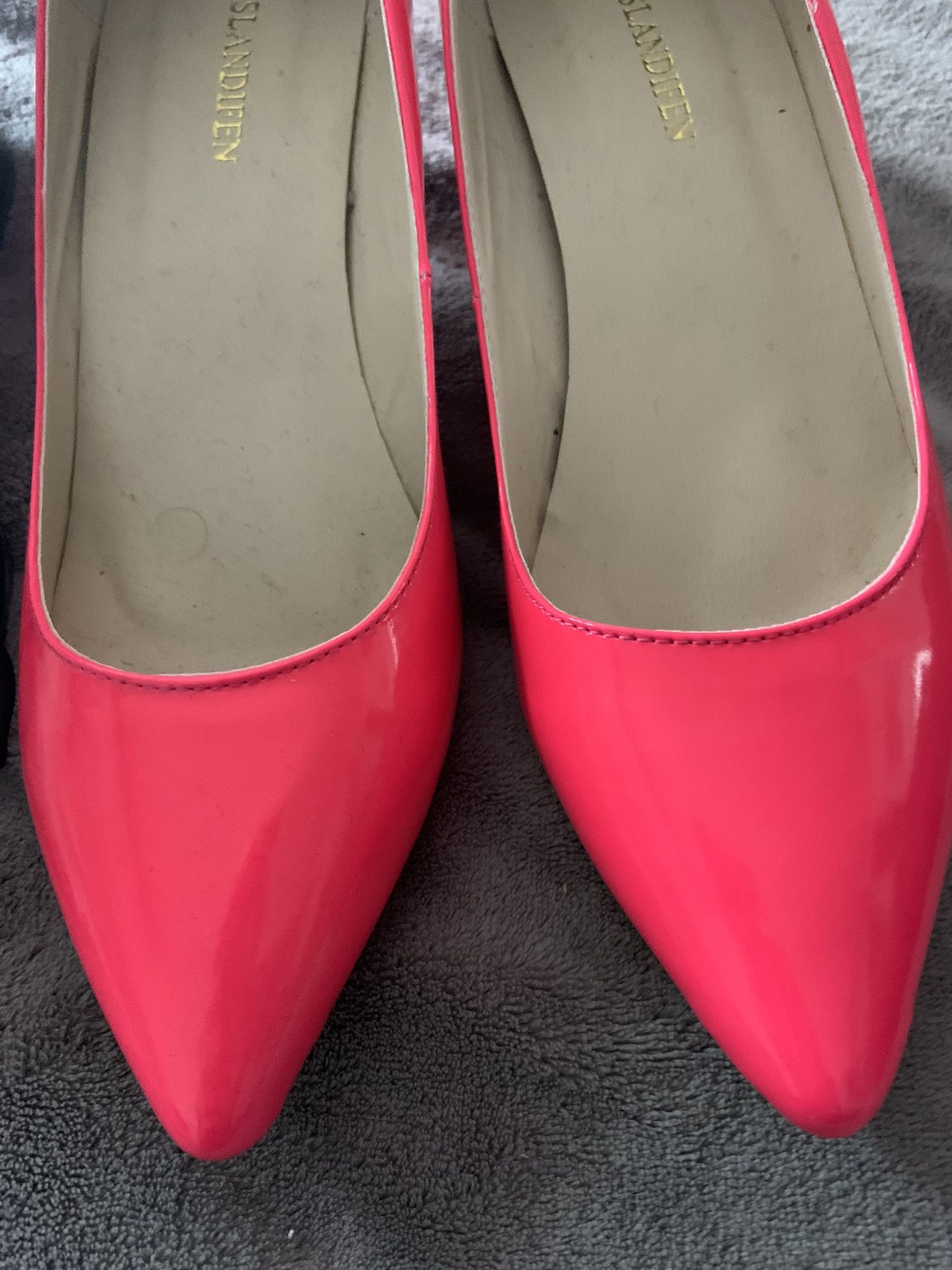 New Ladies Shoes .. Neon Pink Low Heel Size 7 $20 (silver Fold