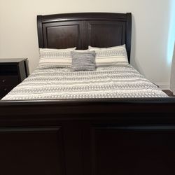 Signature Design by Ashley Harmony 4 Piece Queen Size Bedroom Set