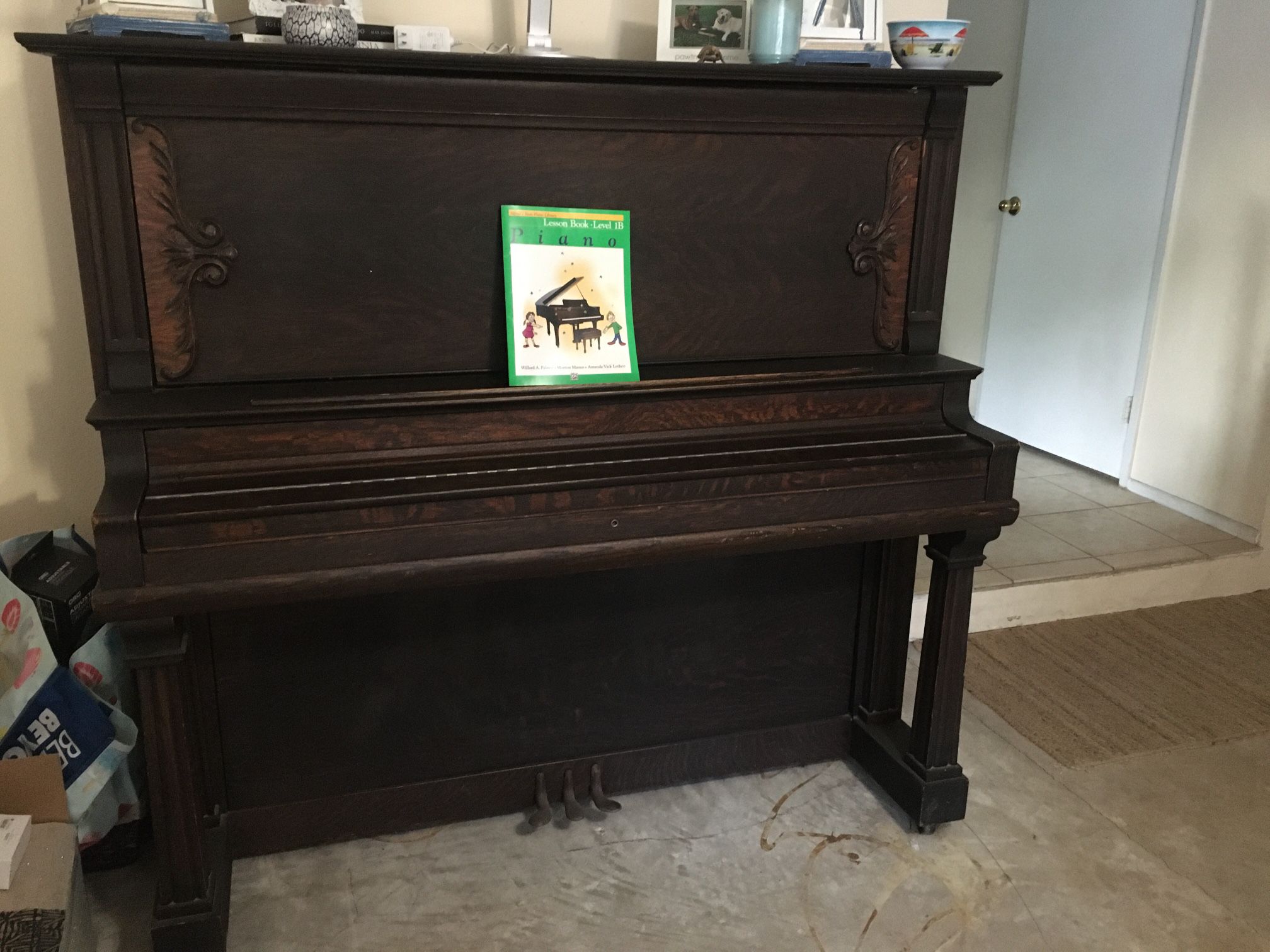 Lessing Upright Piano