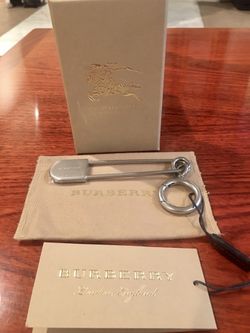 NWT-Burberry Safety-pin Key Chain