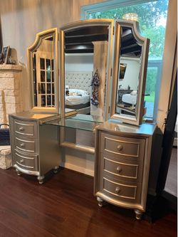 Vanity Dresser