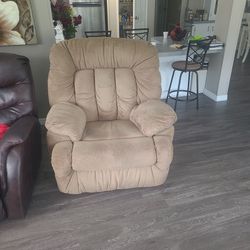 Free Recliner Pick Up In Zellwood 