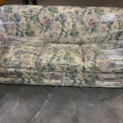  Somebody Somewhere Please Make Me A Reasonable Offer - Sleeper Sofa  Kept In Near Perfect Condition