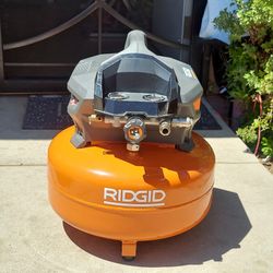 RIDGID 6 GALLON AIR COMPRESSOR 