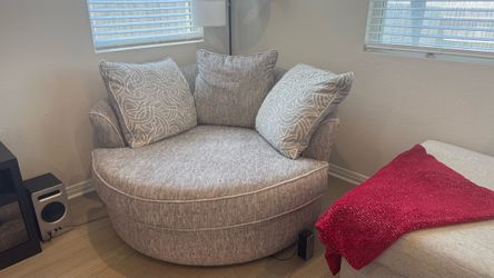 Beautiful BRAND NEW SWIVEL - living spaces