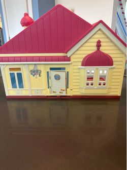Bluey House and action figures