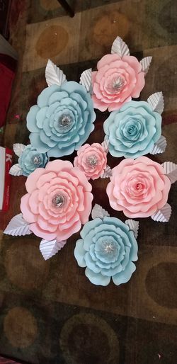 Paper flowers and paper roses. Flores de papel