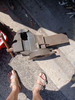 Vintage  large bunch vice