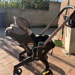 Doona convertible Seat/Stroller with 2 Car Bases