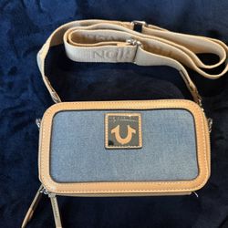 True Religion Wallet Crossbody Purse 🩵