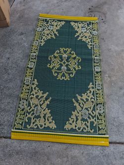 Plastic woven outdoor picnic or camping mat (Thai or Asian floral medallion patern