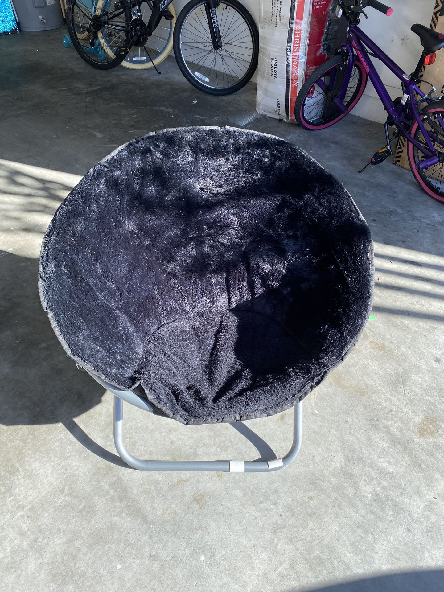 Black Round Saucer Chair