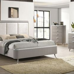 Brand New Light Grey Contemporary Style 4pc Queen Bedroom Set  (Available In Eastern King)