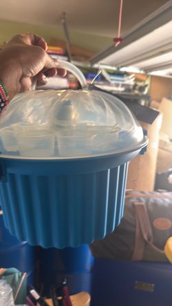 Cupcake Carrier with Clear Dome Lid
