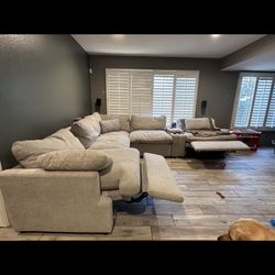 Large 6 Piece Sectional. 