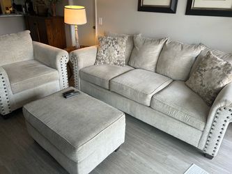 HAVE TO SELL TODAY! 3 piece couch set