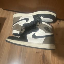 Mocha Jordan 1 size 9 M