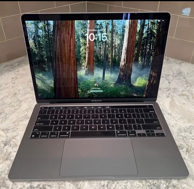 2022 M2 MacBook Pro 13" 16RAM, 500 GB SSD, Touch Bar & ID, silver