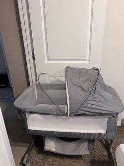 Baby bedside bassinet