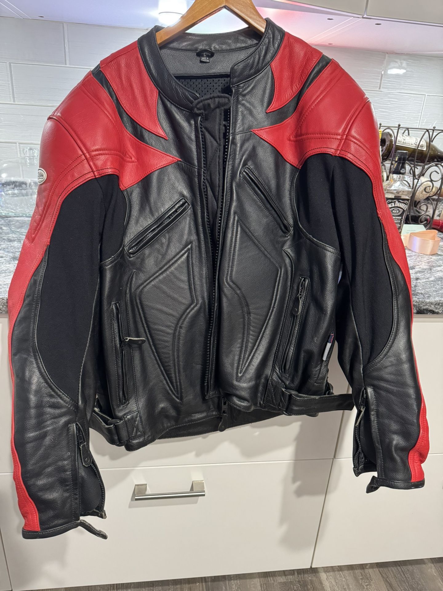 Men's Armored Leather Motorcycle Jacket Size L  Great Condition!