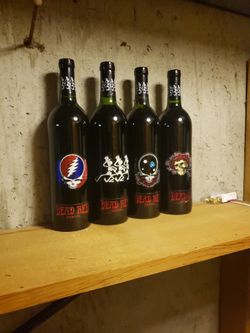 Dead Red UNwine