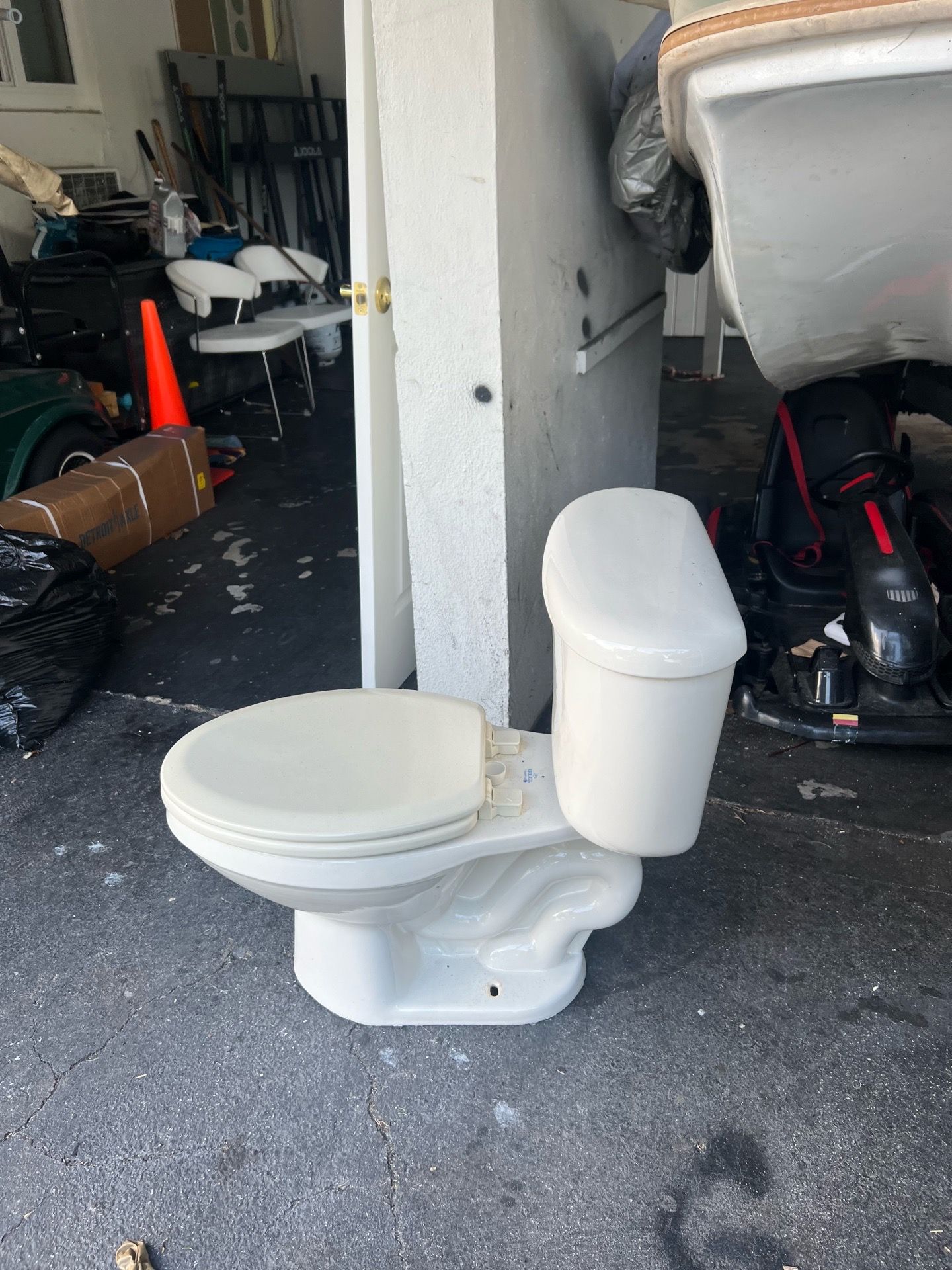 White Briggs Toilet w/ Seat