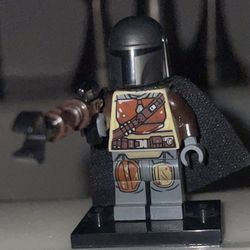 New Lego Mandalorian With Black Head, Cape, And Gun