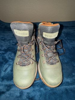 Columbia Women's Size 8 Waterproof Hiking Boots - Olive
