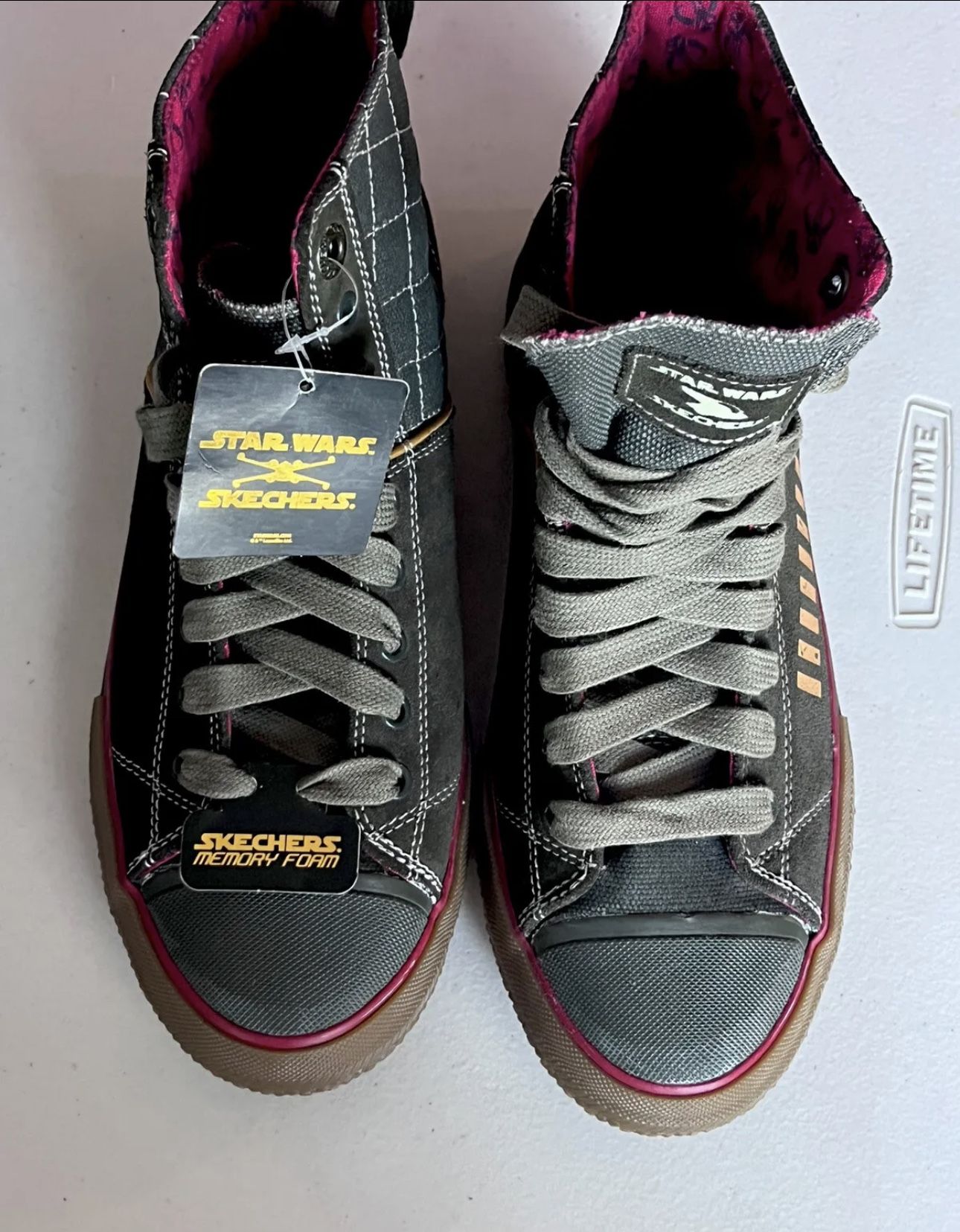 RARE Limited Edition Star Wars Legacy Mandalorian Sketchers size