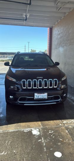 Jeep Cherokee SUV – Black