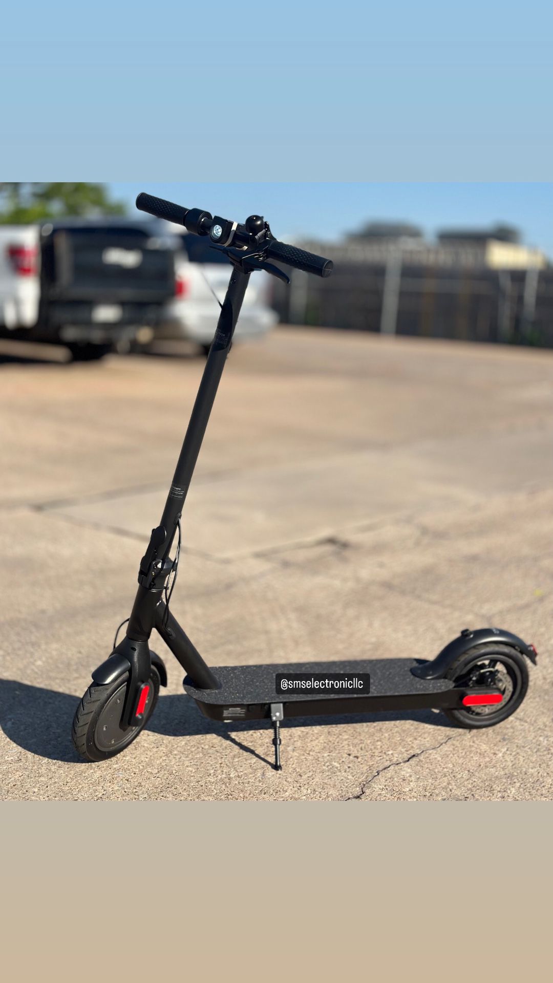 Go Green, Go Fun: Electric Standing Scooter Tailored for Kids!