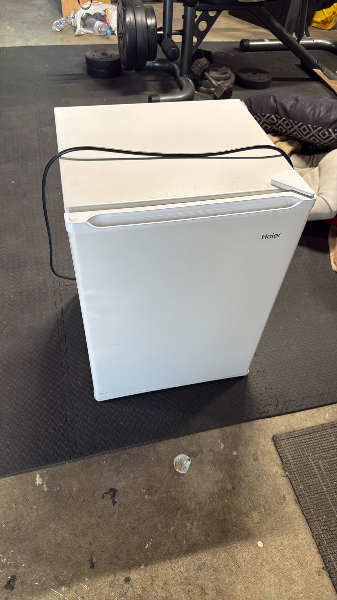 Excellent Mini refrigerator $60
