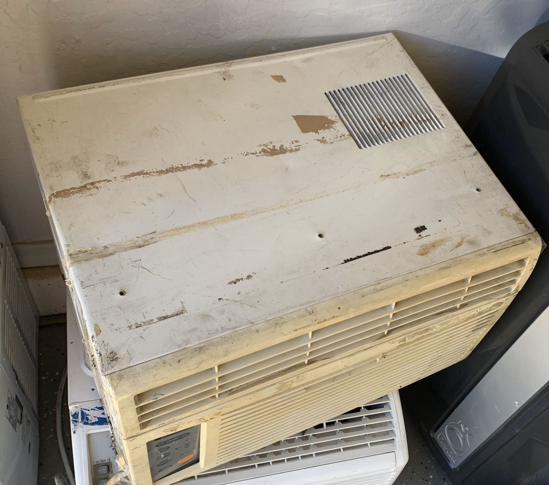 Free air conditioner. Zenith. Window unit. For parts. for Sale in Phoenix, AZ OfferUp