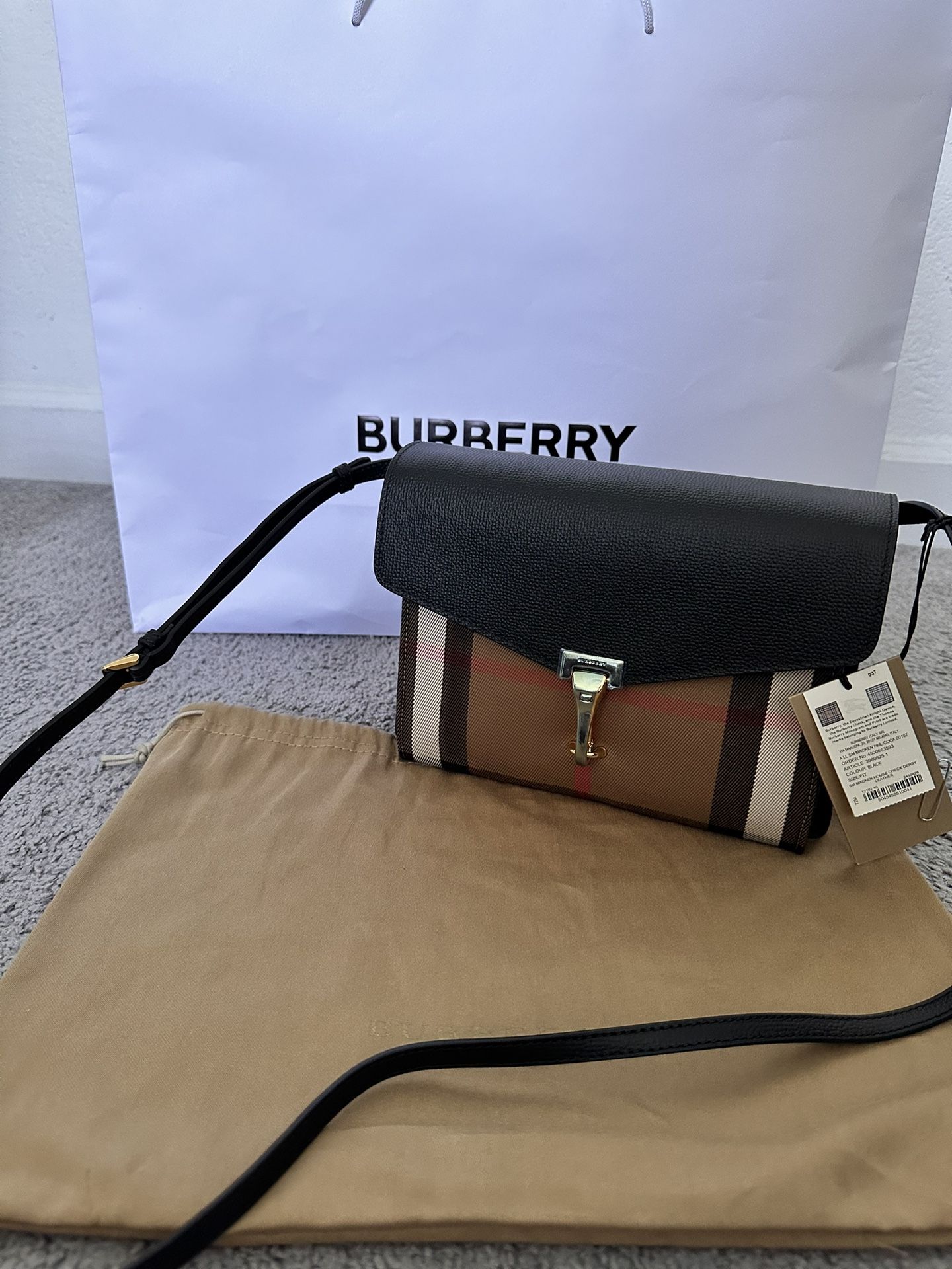 NWT Burberry Macken Black