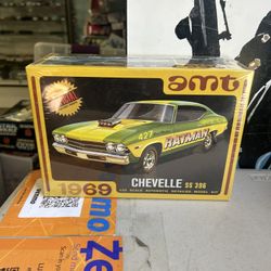 AMT 1/25 scale 1969 Chevy Chevelle Hardtop plastic model kit
