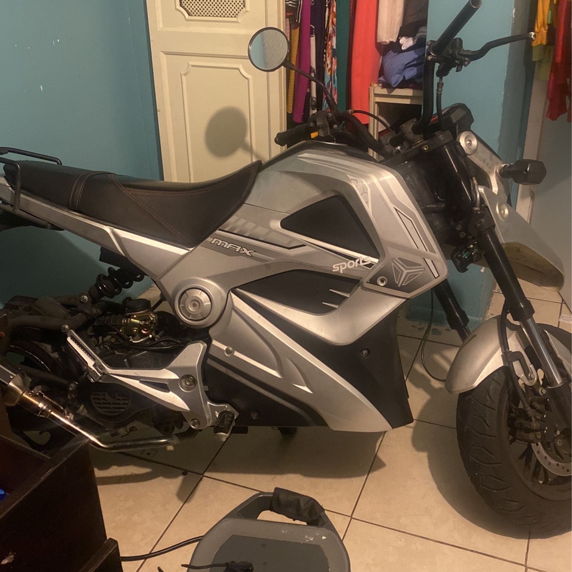 2021 . Grom