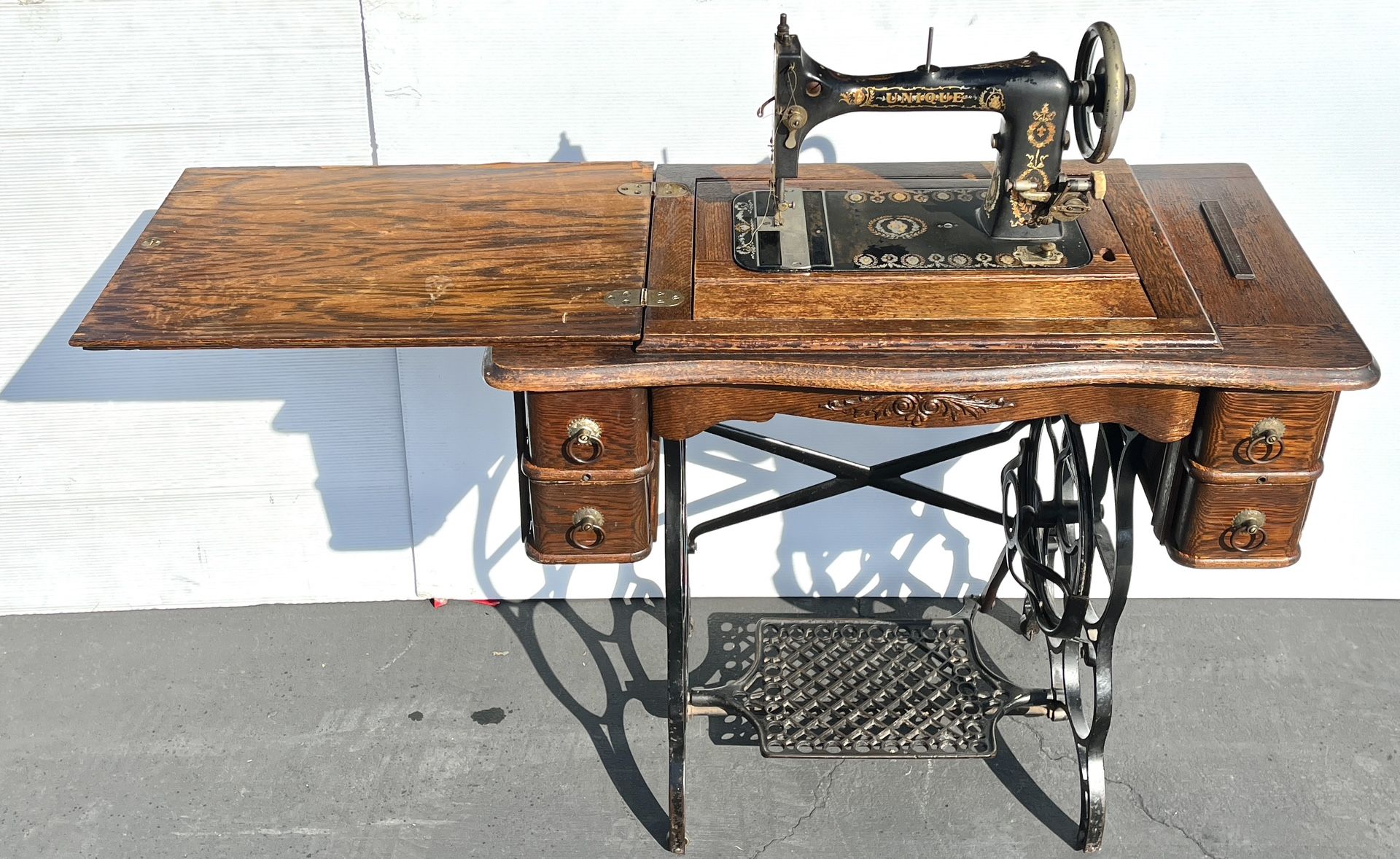 1900’s Davis Unique Antique Sewing Machine Treadle