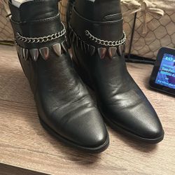 Women’s Flat Boots Size 9