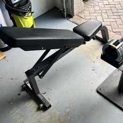 Adjustable Weight Bench – Excellent Condition